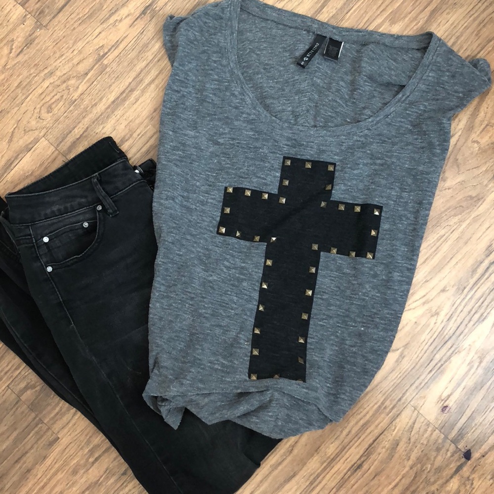 🌻3/$8 Black Cross Top
